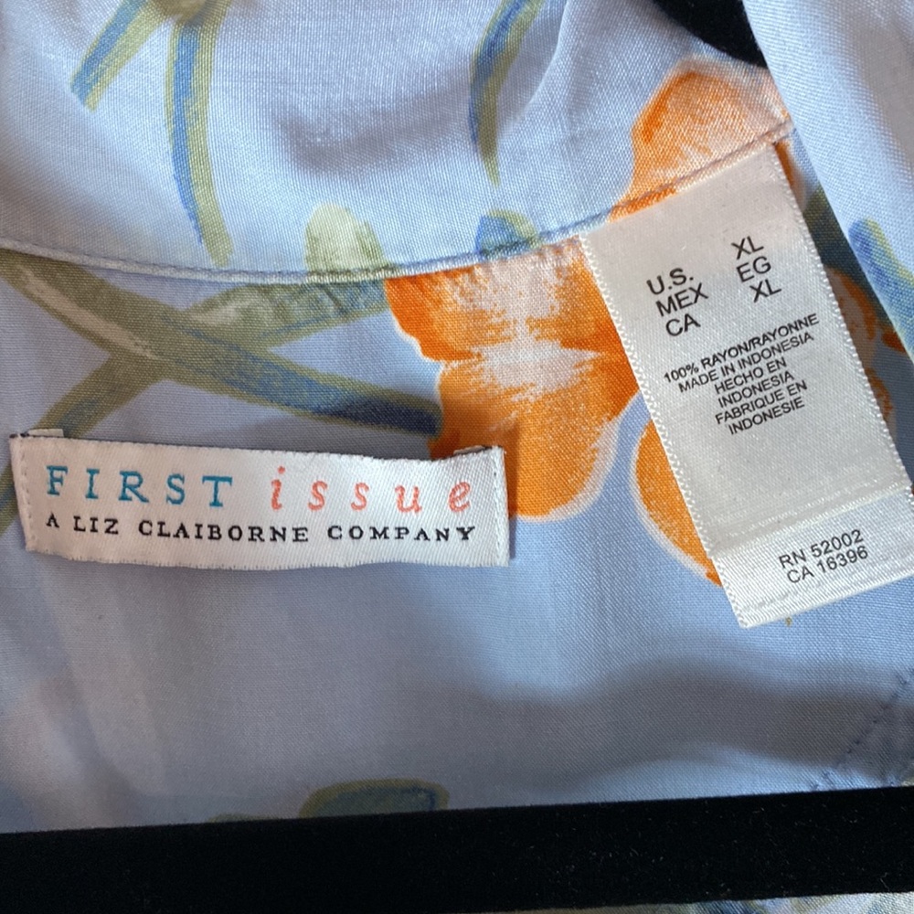 First Issue Hawaiian Shirt Size XL Rayon Multicolor Hibiscus Floral Short Sleeve - Picture 3 of 6